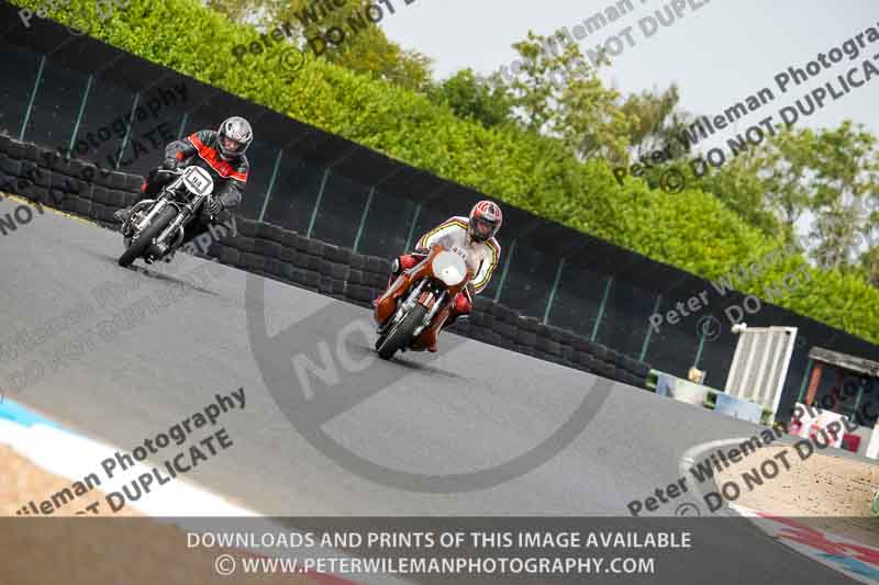 Vintage motorcycle club;eventdigitalimages;mallory park;mallory park trackday photographs;no limits trackdays;peter wileman photography;trackday digital images;trackday photos;vmcc festival 1000 bikes photographs